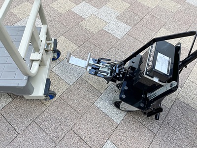 牽引アシスト車のクランプ部