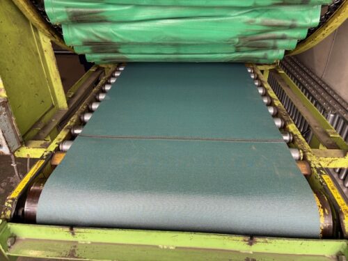 傾斜コンベヤの樹脂ベルト導入事例